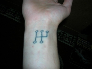 Illustration for article titled Why Not Make Your Next Tattoo A Stick Shift Pattern?